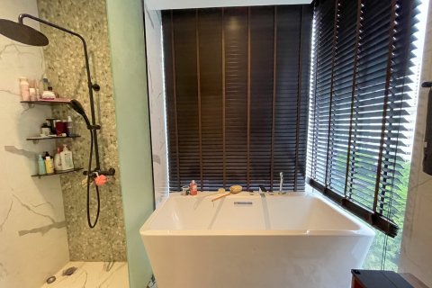 Condo in Bangkok, Thailand, 3 bedrooms  № 143454 - photo 15