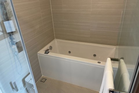 Condo in Bangkok, Thailand, 2 bedrooms  № 143457 - photo 13