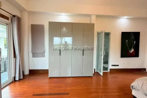 Casa de 5 dormitorios en Pattaya, Tailandia № 212974 - foto 4