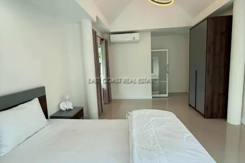 Casa de 5 dormitorios en Pattaya, Tailandia № 212974 - foto 2