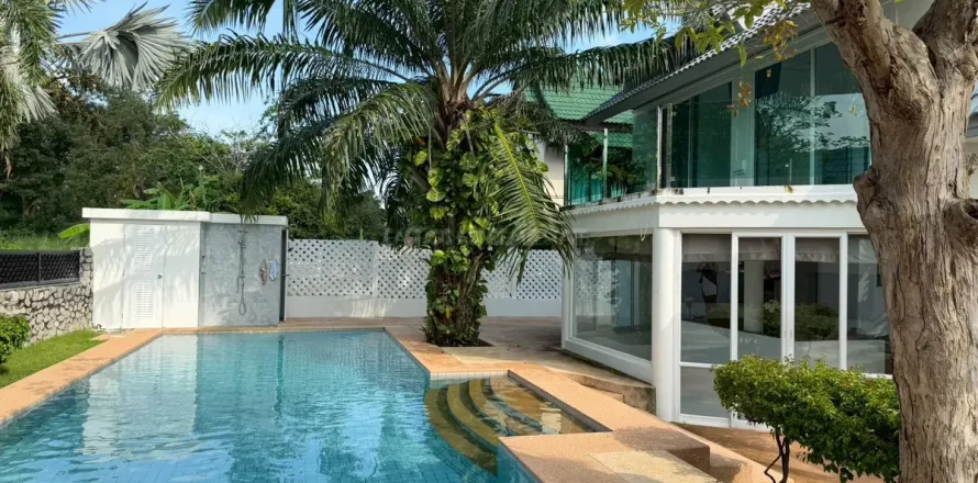Casa de 5 dormitorios en Pattaya, Tailandia № 212974