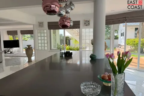Casa de 5 dormitorios en Pattaya, Tailandia № 212974 - foto 30
