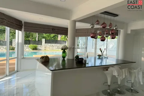 Casa de 5 dormitorios en Pattaya, Tailandia № 212974 - foto 25