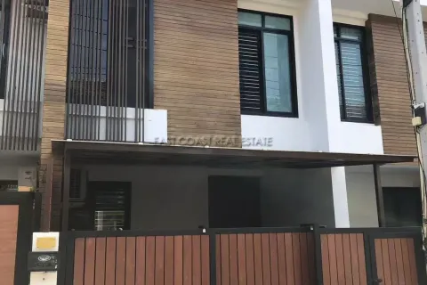 Casa de 4 dormitorios en Pattaya, Tailandia № 212971 - foto 16