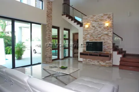 Casa de 4 dormitorios en Jomtien Beach, Pattaya, Tailandia № 213911 - foto 10
