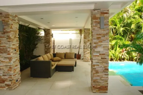 Casa de 4 dormitorios en Jomtien Beach, Pattaya, Tailandia № 213911 - foto 6