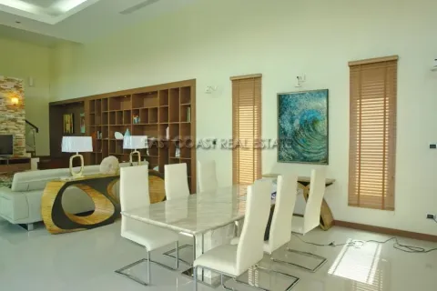 Casa de 4 dormitorios en Jomtien Beach, Pattaya, Tailandia № 213911 - foto 14