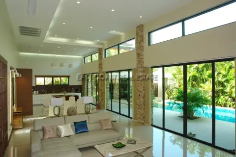 Casa de 4 dormitorios en Jomtien Beach, Pattaya, Tailandia № 213911 - foto 9
