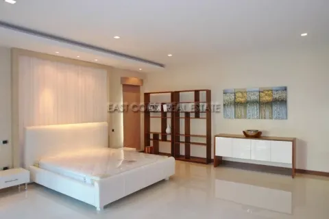 Casa de 4 dormitorios en Jomtien Beach, Pattaya, Tailandia № 213911 - foto 24