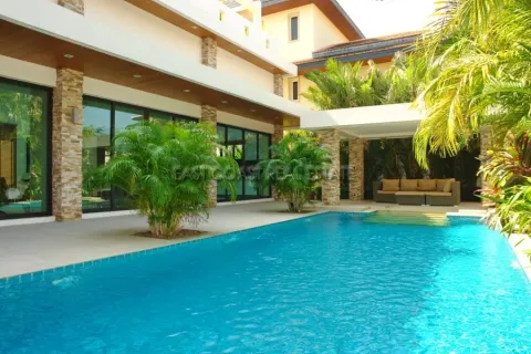 Casa de 4 dormitorios en Jomtien Beach, Pattaya, Tailandia № 213911