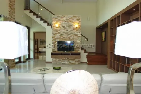Casa de 4 dormitorios en Jomtien Beach, Pattaya, Tailandia № 213911 - foto 11
