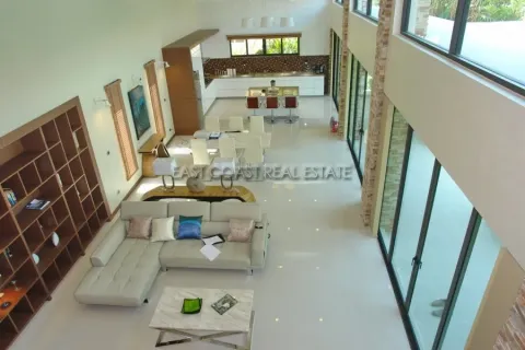 Casa de 4 dormitorios en Jomtien Beach, Pattaya, Tailandia № 213911 - foto 3