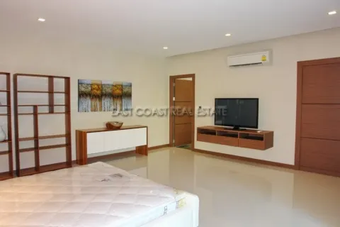 Casa de 4 dormitorios en Jomtien Beach, Pattaya, Tailandia № 213911 - foto 22