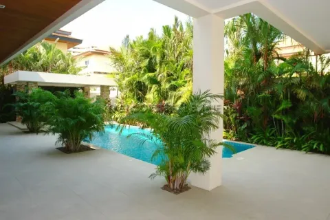 Casa de 4 dormitorios en Jomtien Beach, Pattaya, Tailandia № 213911 - foto 7