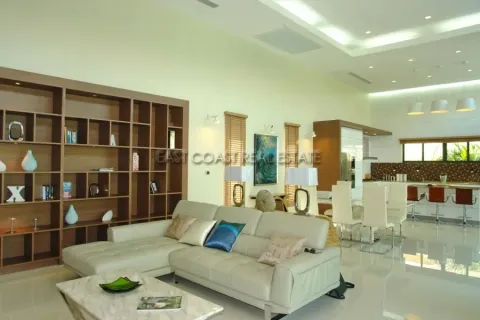 Casa de 4 dormitorios en Jomtien Beach, Pattaya, Tailandia № 213911 - foto 13