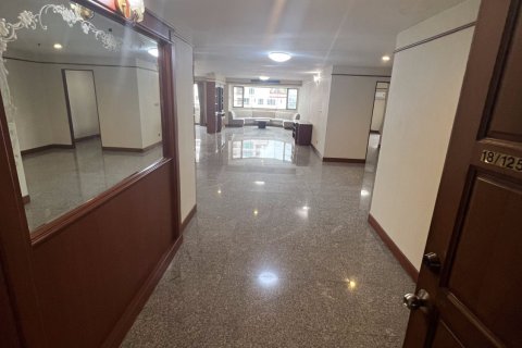 Condo à Watthana, Bangkok, Thaïlande, 4 chambres  № 161335 - photo 2