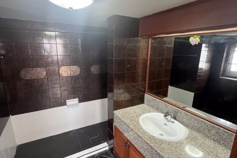 Condo à Watthana, Bangkok, Thaïlande, 4 chambres  № 161335 - photo 17