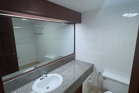 Condo à Watthana, Bangkok, Thaïlande, 4 chambres  № 161335 - photo 12
