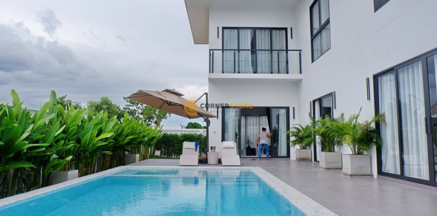 Studio in Pattaya, Thailand № 194500