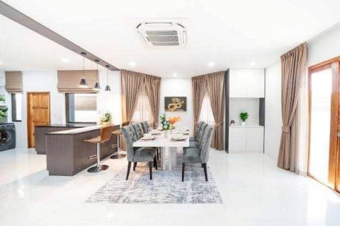 Villa in Pattaya, Thailand 6 bedrooms № 157828 - photo 5
