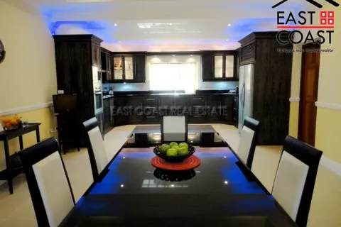 Casa de 3 dormitorios en Pattaya, Tailandia № 212965 - foto 16