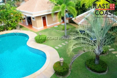 Casa de 3 dormitorios en Pattaya, Tailandia № 212965 - foto 2