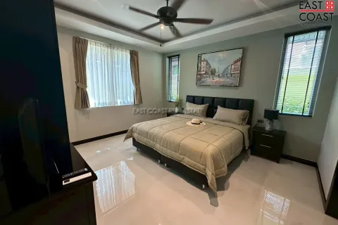 Casa de 4 dormitorios en Pattaya, Tailandia № 212963 - foto 8