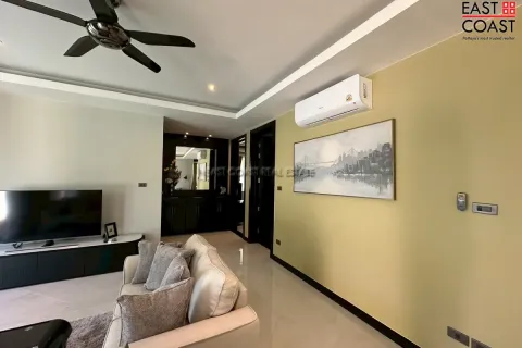 Casa de 4 dormitorios en Pattaya, Tailandia № 212963 - foto 10