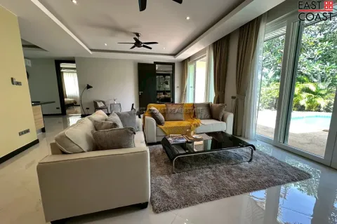 Casa de 4 dormitorios en Pattaya, Tailandia № 212963 - foto 17