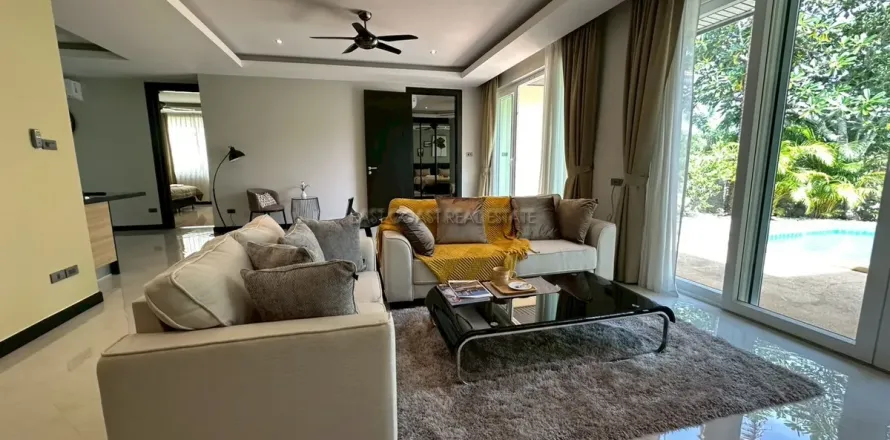 Casa de 4 dormitorios en Pattaya, Tailandia № 212963