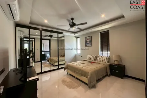 Casa de 4 dormitorios en Pattaya, Tailandia № 212963 - foto 5