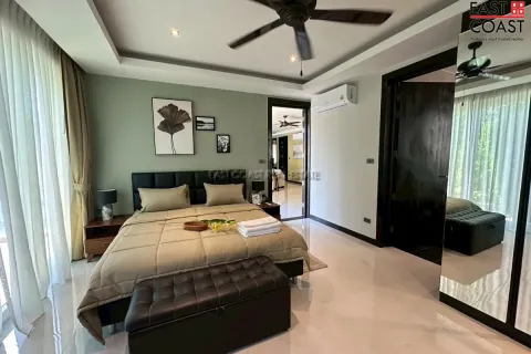 Casa de 4 dormitorios en Pattaya, Tailandia № 212963 - foto 15