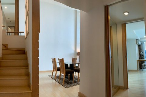 Дуплекс в Патхум Ване, Бангкок, Таиланд с 2 спальнями  № 136907 - фото 4