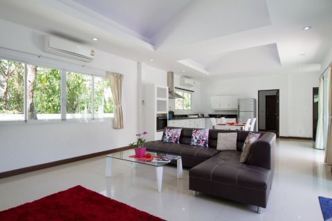 Villa in Chalong, Thailand 4 bedrooms № 68707 - photo 12
