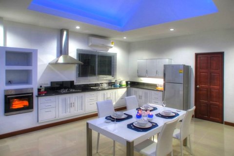 Villa in Chalong, Thailand 4 bedrooms № 68707 - photo 23
