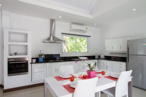 Villa in Chalong, Thailand 4 bedrooms № 68707 - photo 10