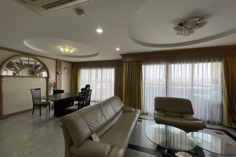 Condo in Bangkok, Thailand, 3 bedrooms  № 157745 - photo 8