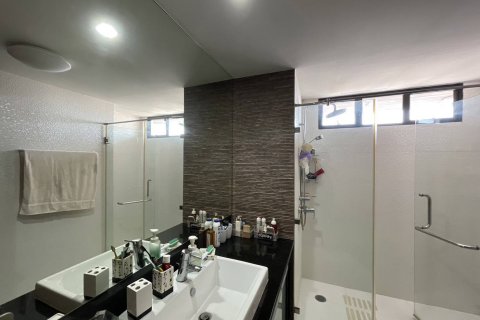 Condo in Bangkok, Thailand, 3 bedrooms  № 157745 - photo 30