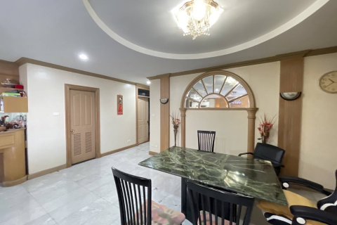 Condo in Bangkok, Thailand, 3 bedrooms  № 157745 - photo 5