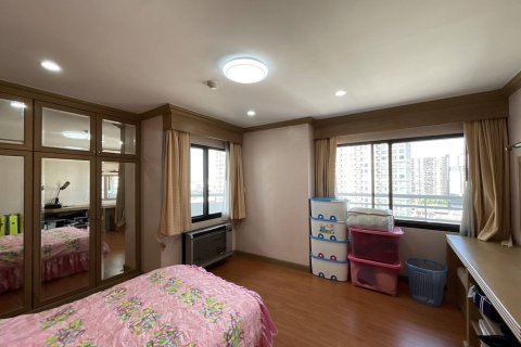 Condo in Bangkok, Thailand, 3 bedrooms  № 157745 - photo 20