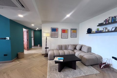 Condo in Bangkok, Thailand, 3 bedrooms  № 149678 - photo 2