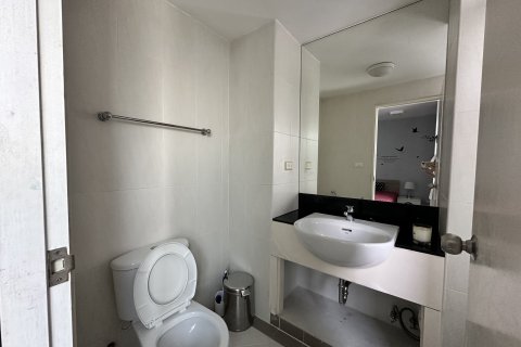 Condo à Watthana, Bangkok, Thaïlande, 2 chambres  № 139855 - photo 11