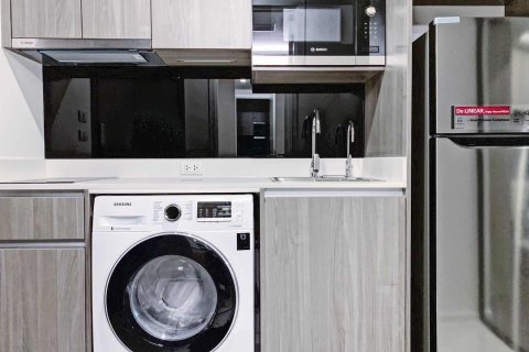 Студия в кондо в Клонг Тоэй, Бангкок, Таиланд № 170482 - фото 3