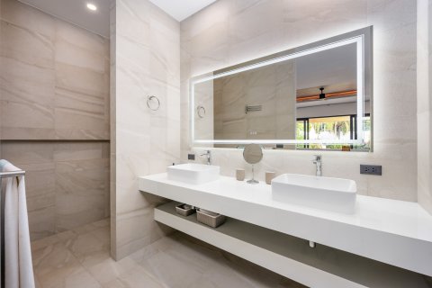 Villa in Ko Samui, Thailand 3 bedrooms № 164073 - photo 26