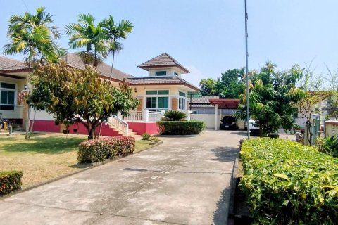 House in San Sai, Thailand 3 bedrooms № 164069