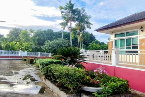 House in San Sai, Thailand 3 bedrooms № 164069 - photo 8