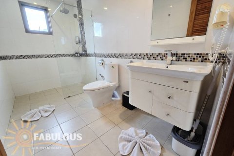 Condo on Surin Beach, Thailand, 1 bedroom № 179390 - photo 8
