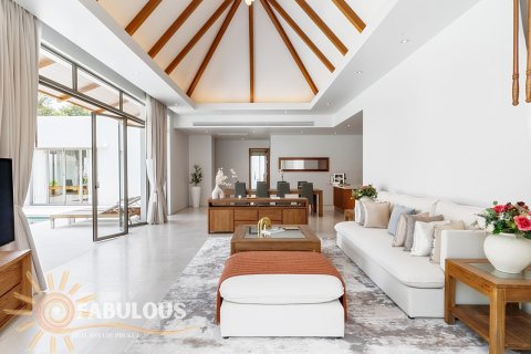 Villa in Bang Tao, Thailand 3 bedrooms № 179387 - photo 15