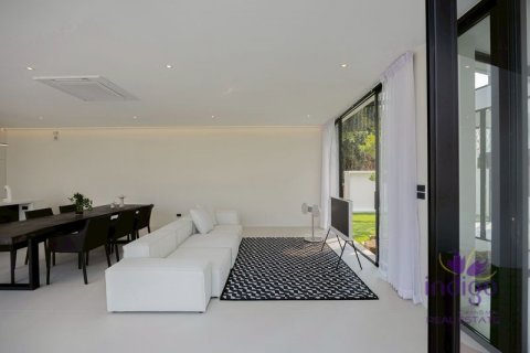 House in Hang Dong, Thailand 4 bedrooms № 135151 - photo 2