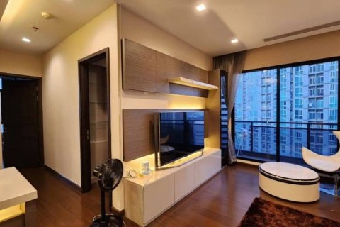 Кондоминиум с 2 спальнями в Дин Даенге, Бангкок, Таиланд № 135156 - фото 2